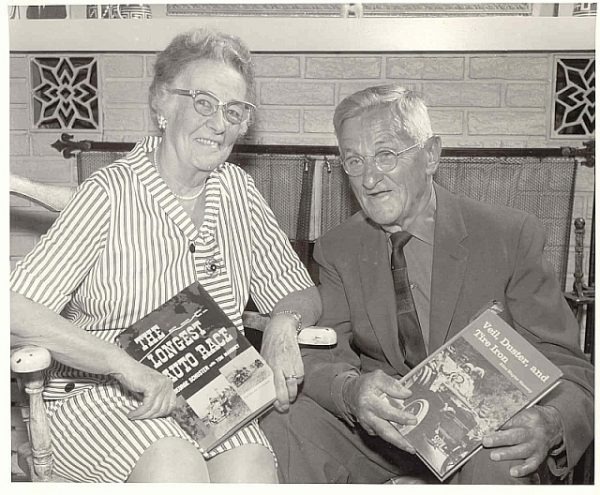 Alice Ramsey e seu marido (Foto: Detroit Public Library | Reprodução)